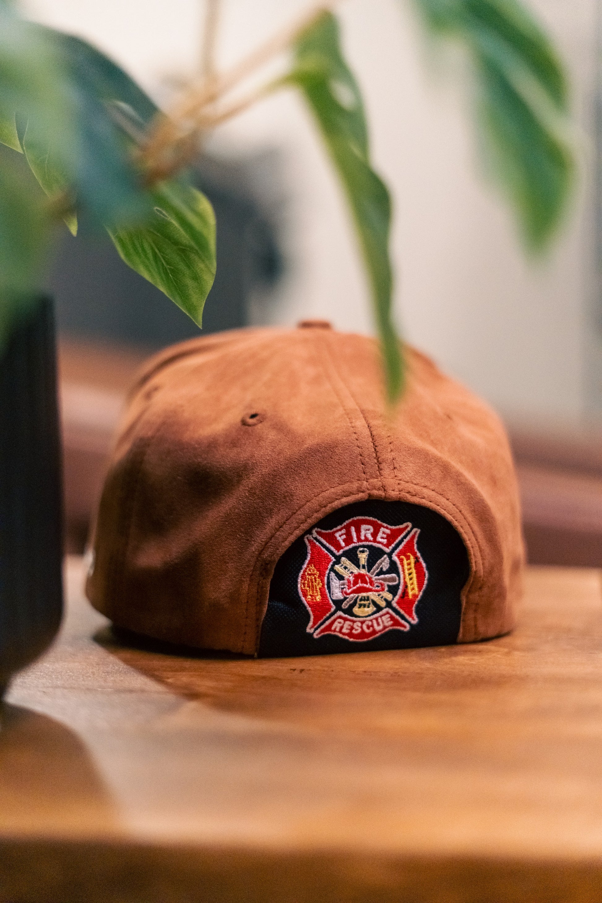 Fire Rescue Kap-Bak on brown cap - indoor lifestyle